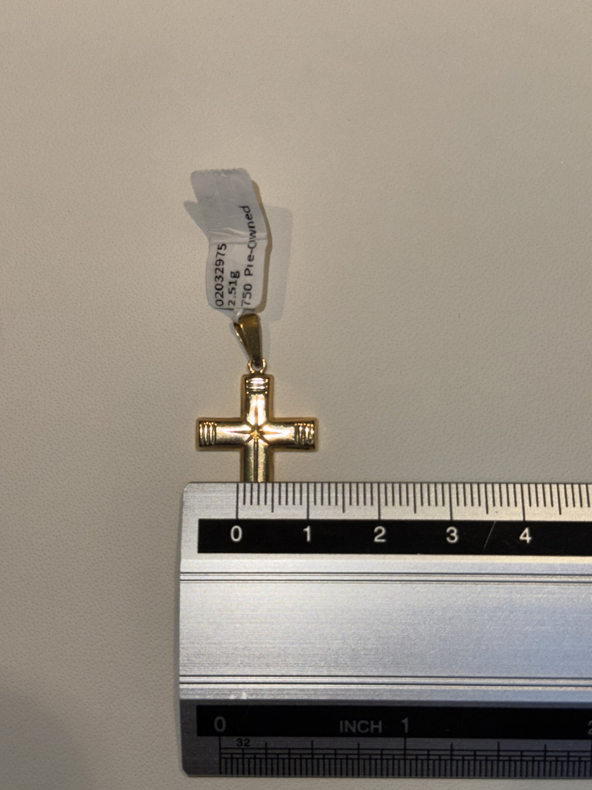 18ct Gold Cross Pendant with Ribbed Detail