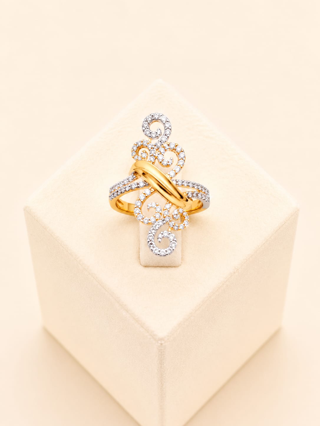 22ct Gold Ornate Scrollwork Ring with Clear Stone Details