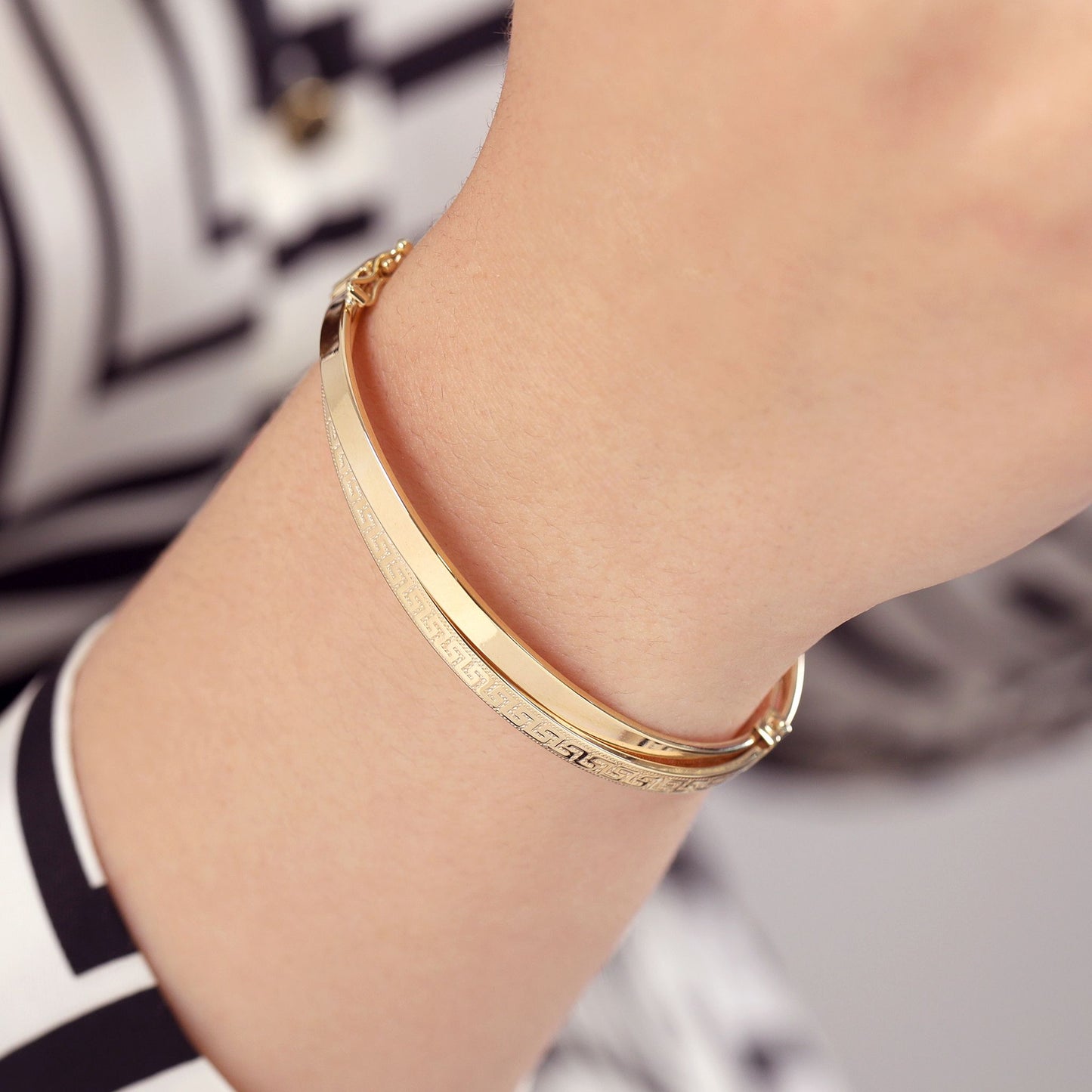 9ct Yellow Gold Crossover Design Bangle