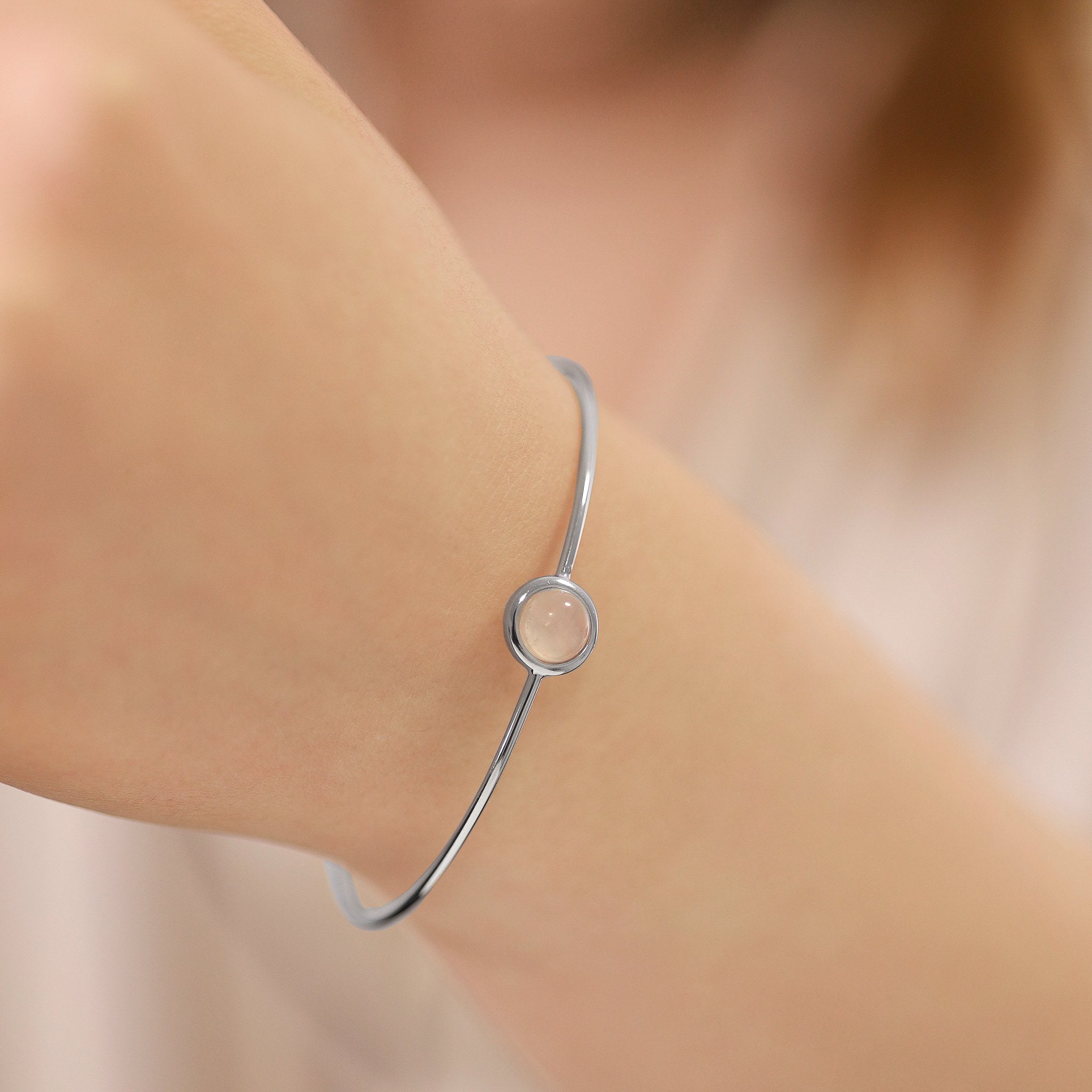 Silver rhodium plated bangle with Rose quartz SBN6001.RQ – FJewellery