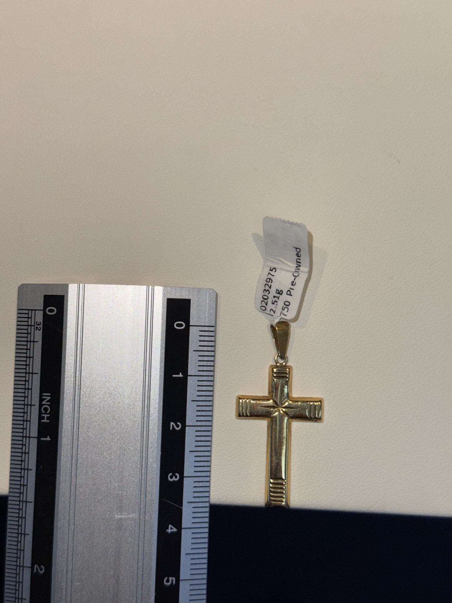 18ct Gold Cross Pendant with Ribbed Detail