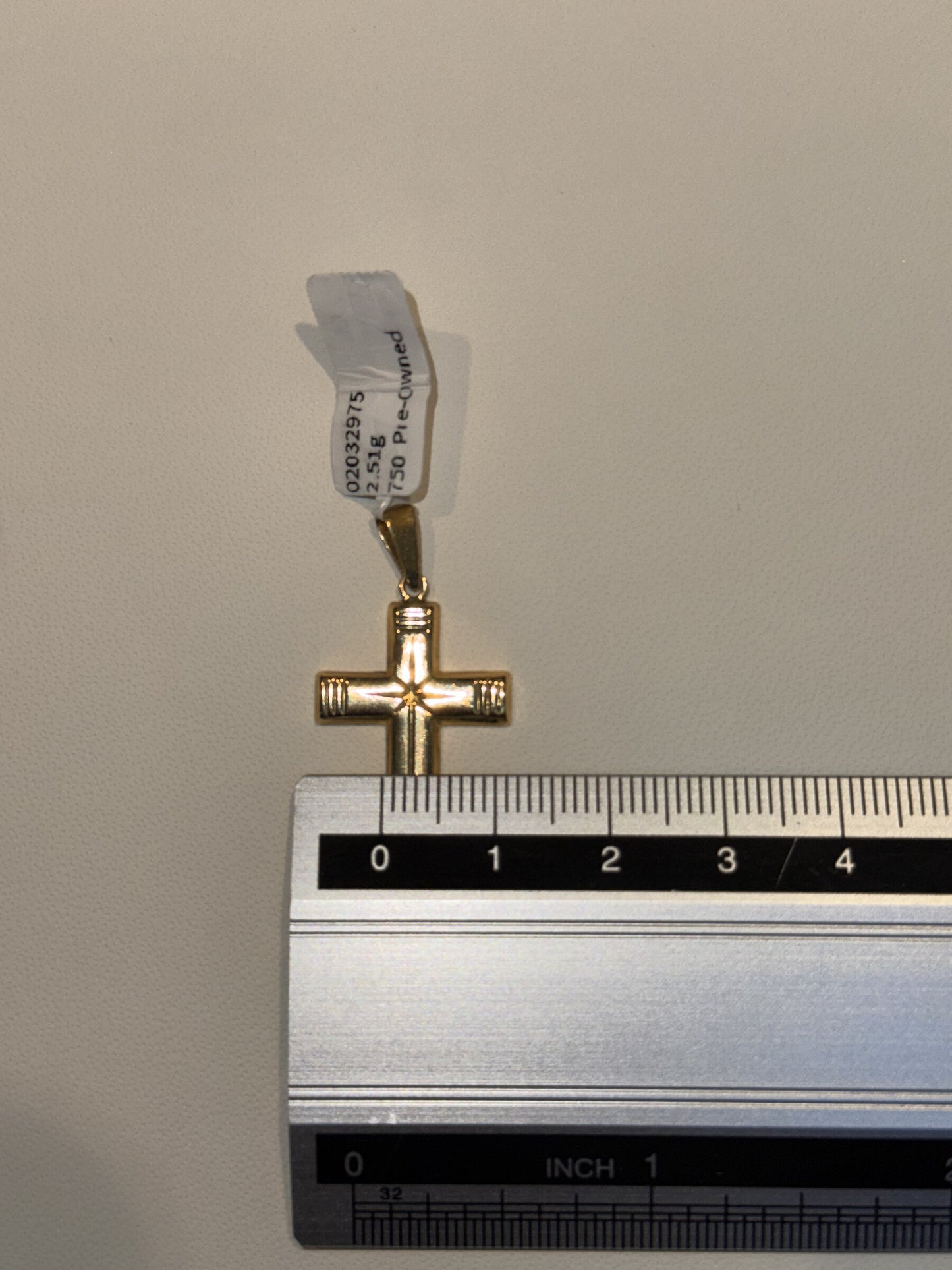 18ct Gold Cross Pendant with Ribbed Detail