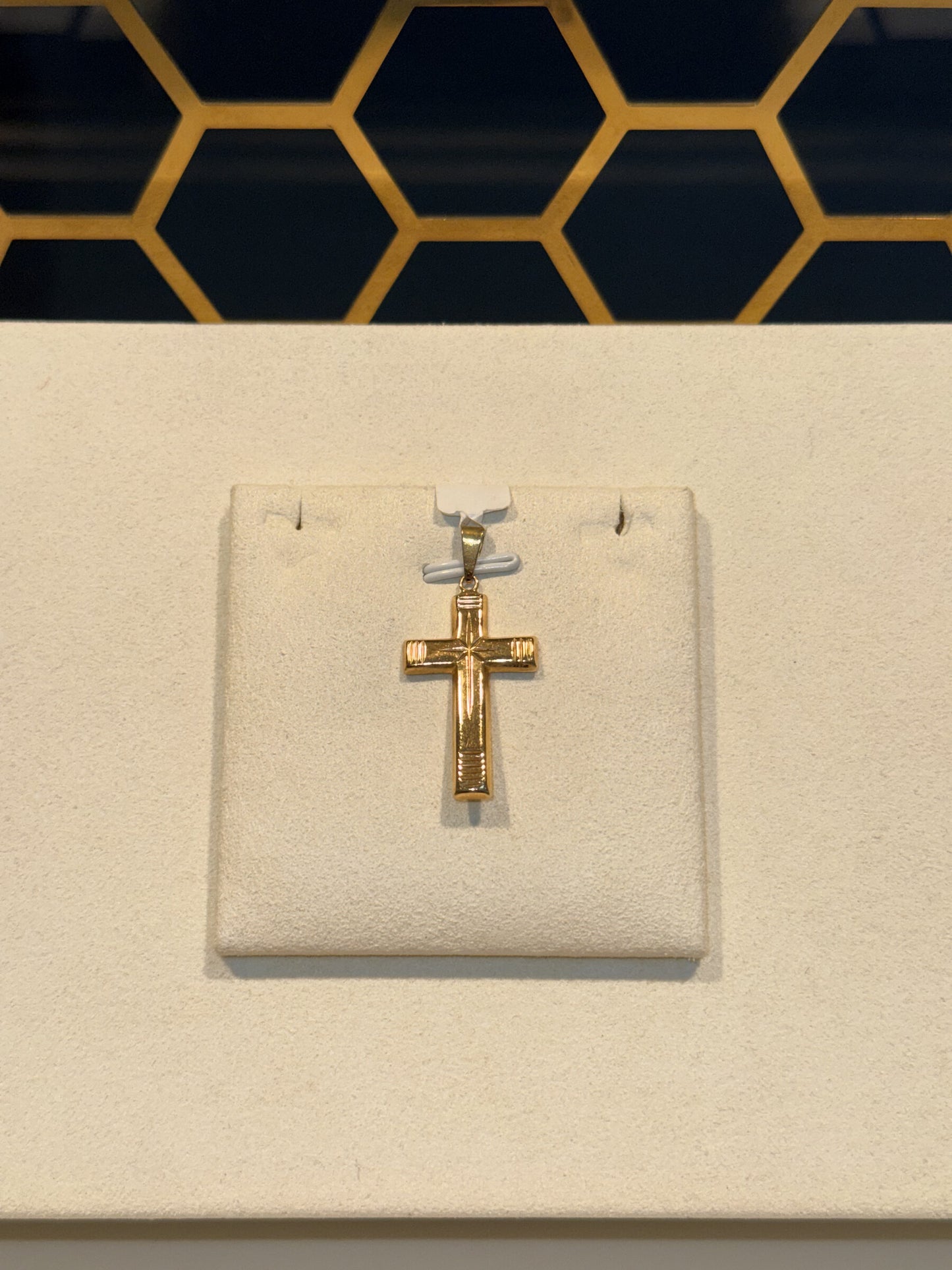 18ct Gold Cross Pendant with Ribbed Detail