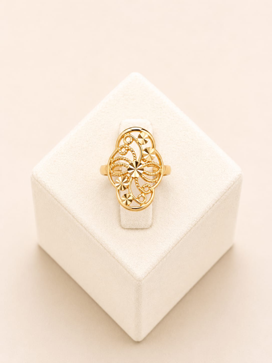 22ct Gold Ornate Floral Filigree Ring with Starburst Details