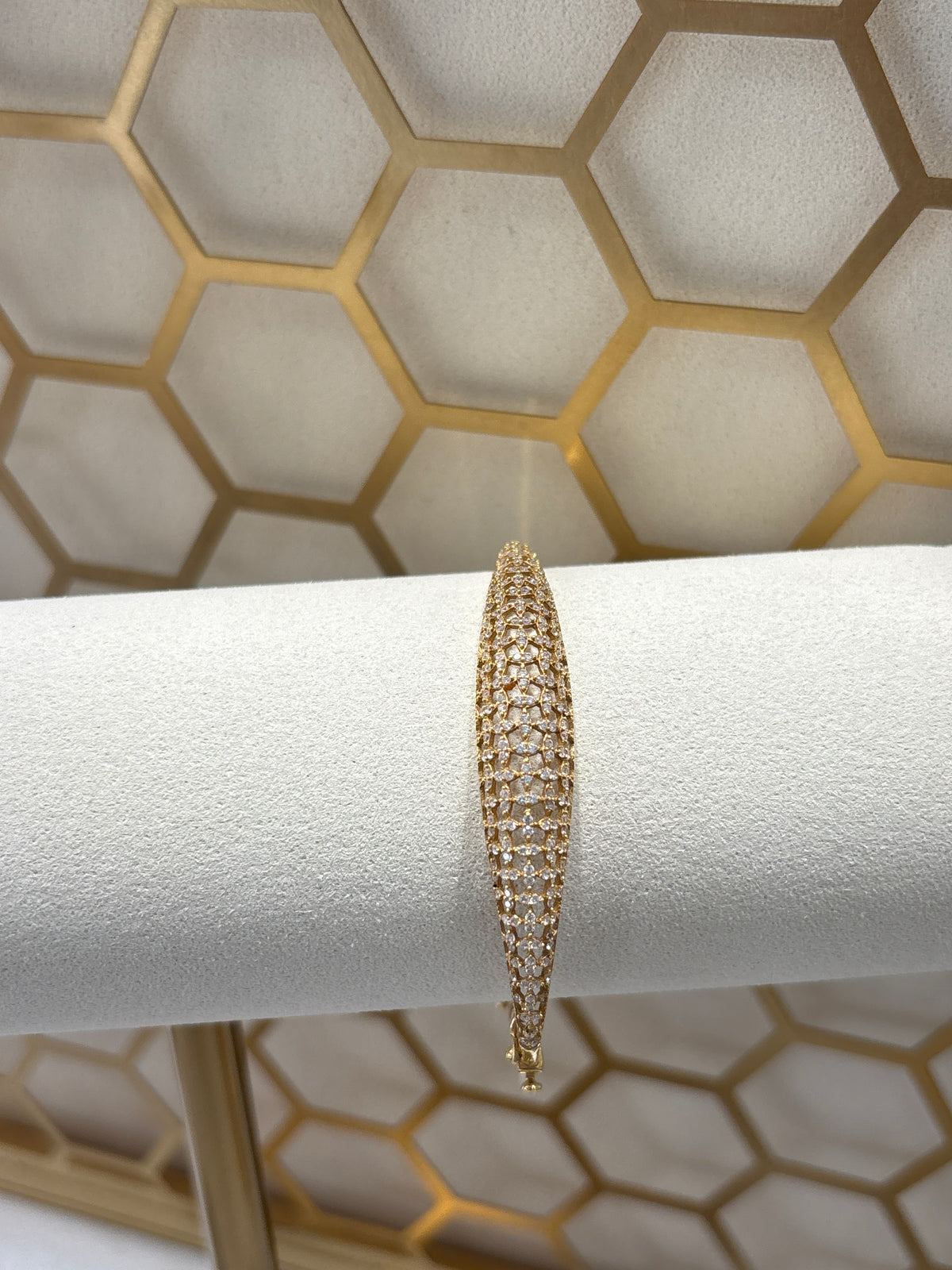 18ct Gold Stone-Set Bangle Bracelet with Tapered Pavé Design