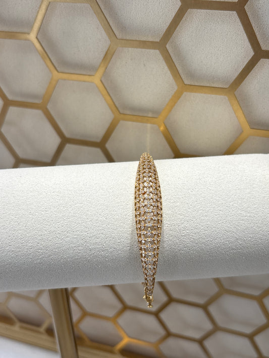 18ct Gold Stone-Set Bangle Bracelet with Tapered Pavé Design