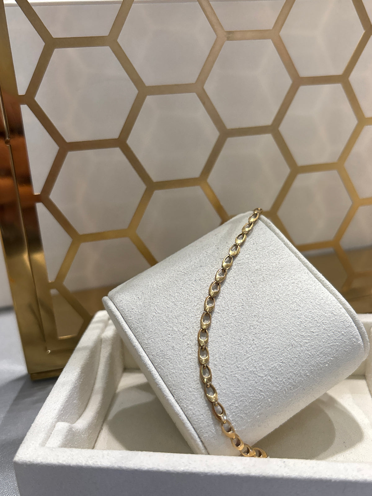 18ct Gold Oval Link Chain Bracelet