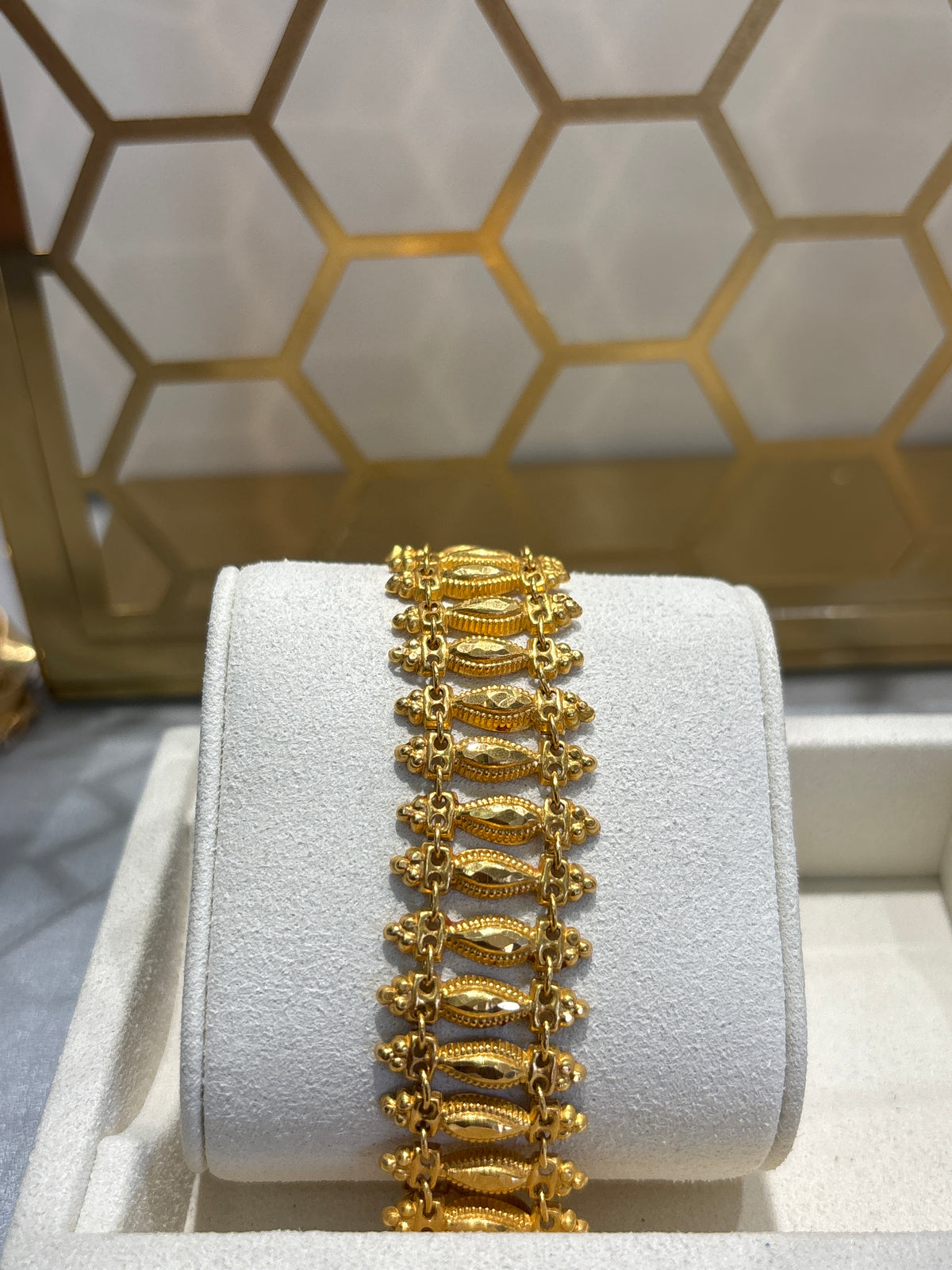 22ct Gold Bracelet with Repeating Marquise Links