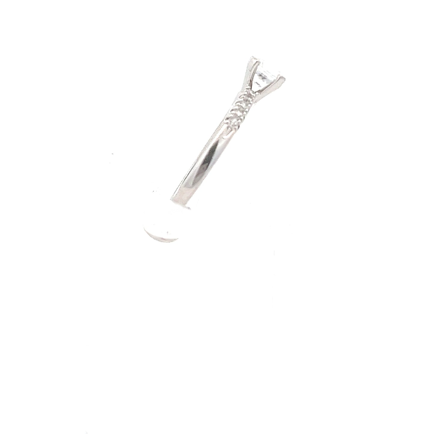 9ct Gold Round Clear Stone Solitaire Ring with Shoulder Stones