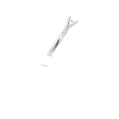 9ct Gold Round Clear Stone Solitaire Ring with Shoulder Stones