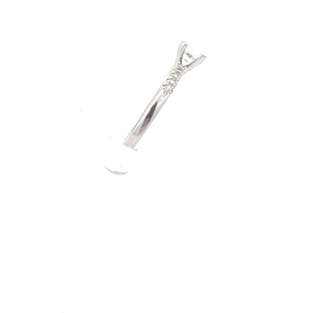 9ct Gold Round Clear Stone Solitaire Ring with Shoulder Stones