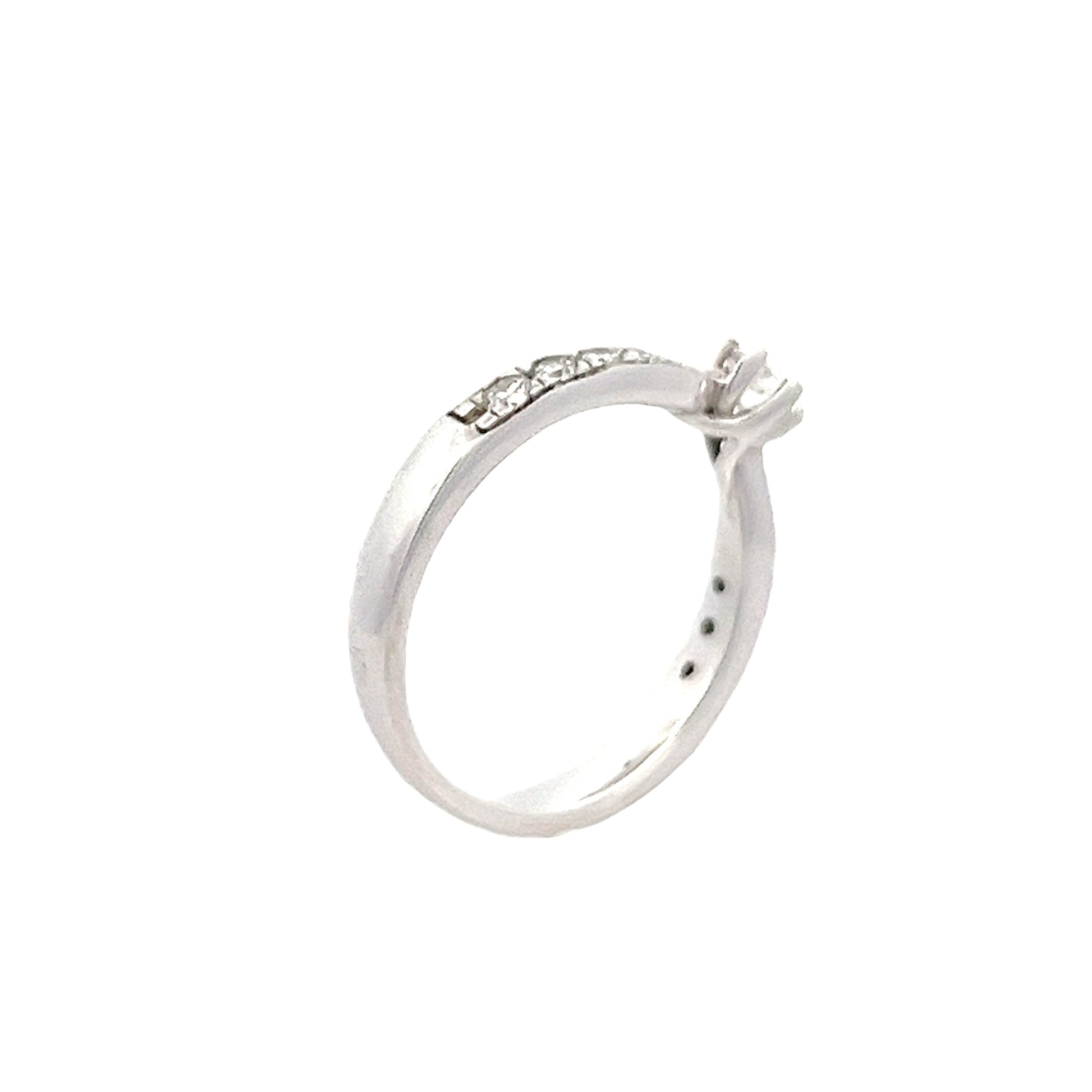 14ct white gold ring with stones 03001177 - FJewellery