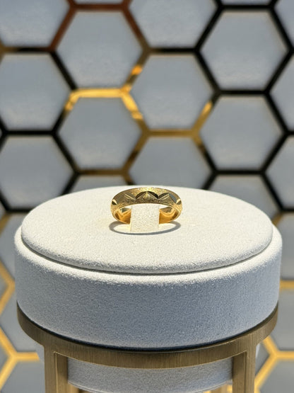 22ct Gold Patterned Band Ring with Leaf Motif - FJewellery