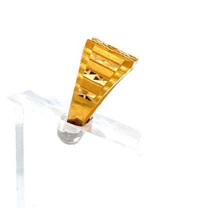 22ct Gold Ridged Geometric Pattern Ring - FJewellery