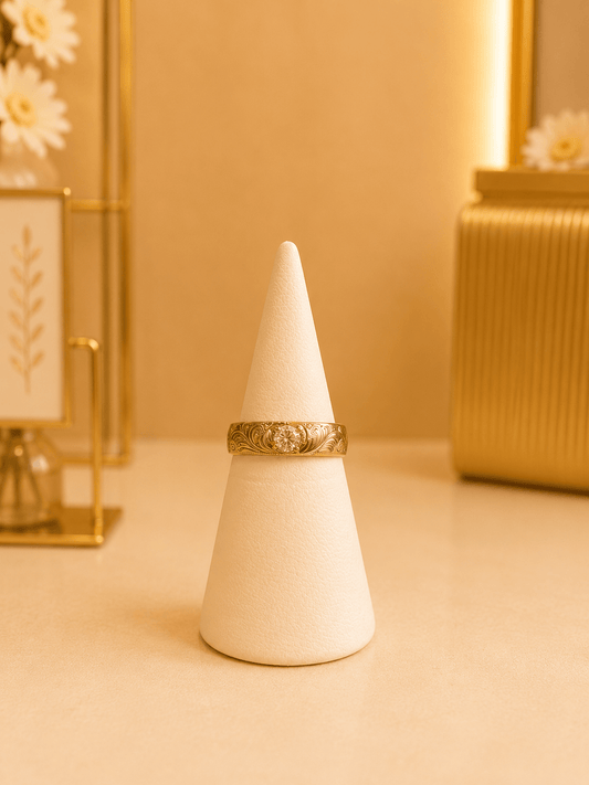 9ct Gold Engraved Band Ring with Central Clear Stone - FJewellery