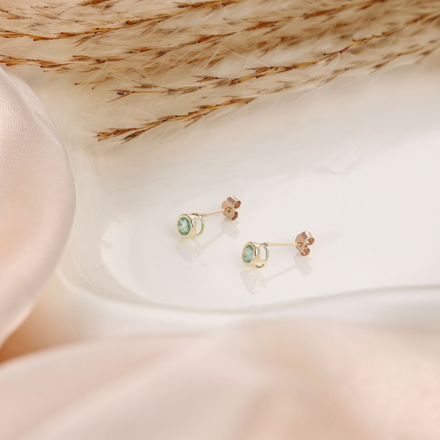 9ct Yellow Gold And Emerald Stud Earrings 3.8mm 106760 - FJewellery