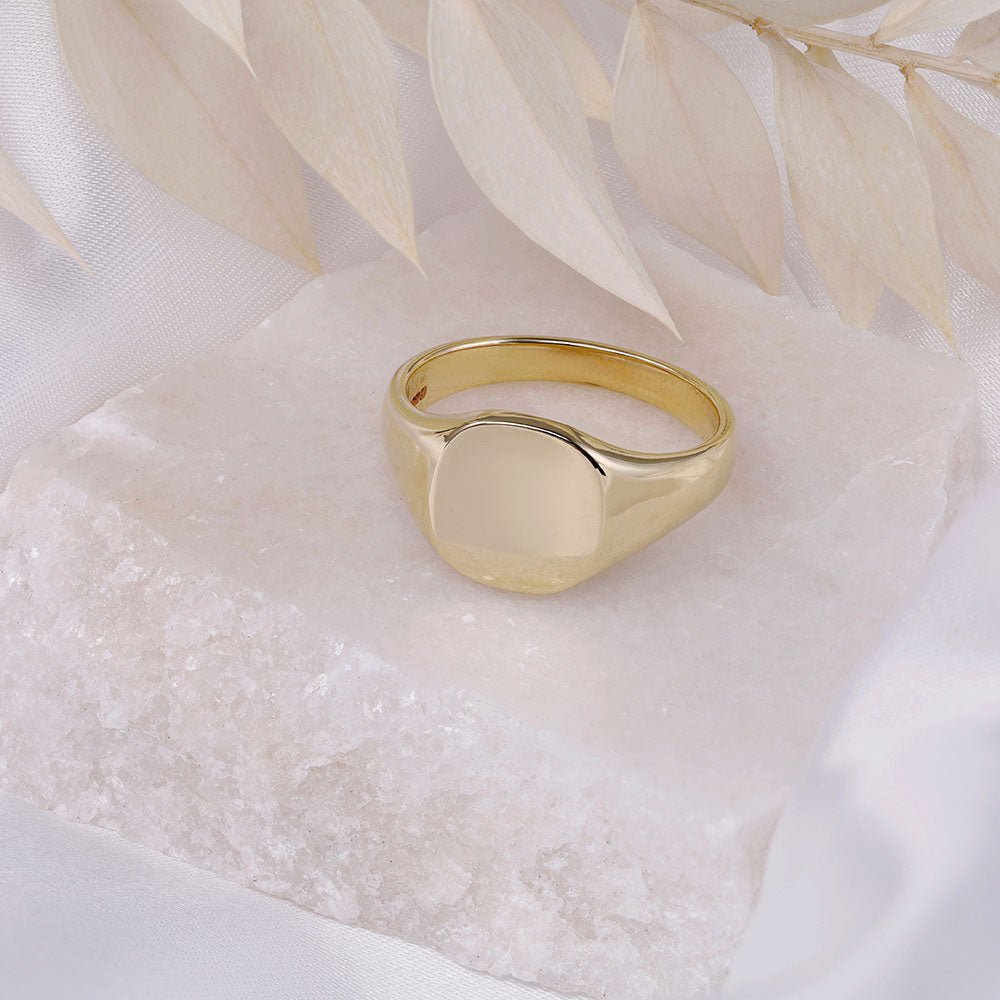 9ct Yellow Gold Oval Signet Ring - Size X - FJewellery