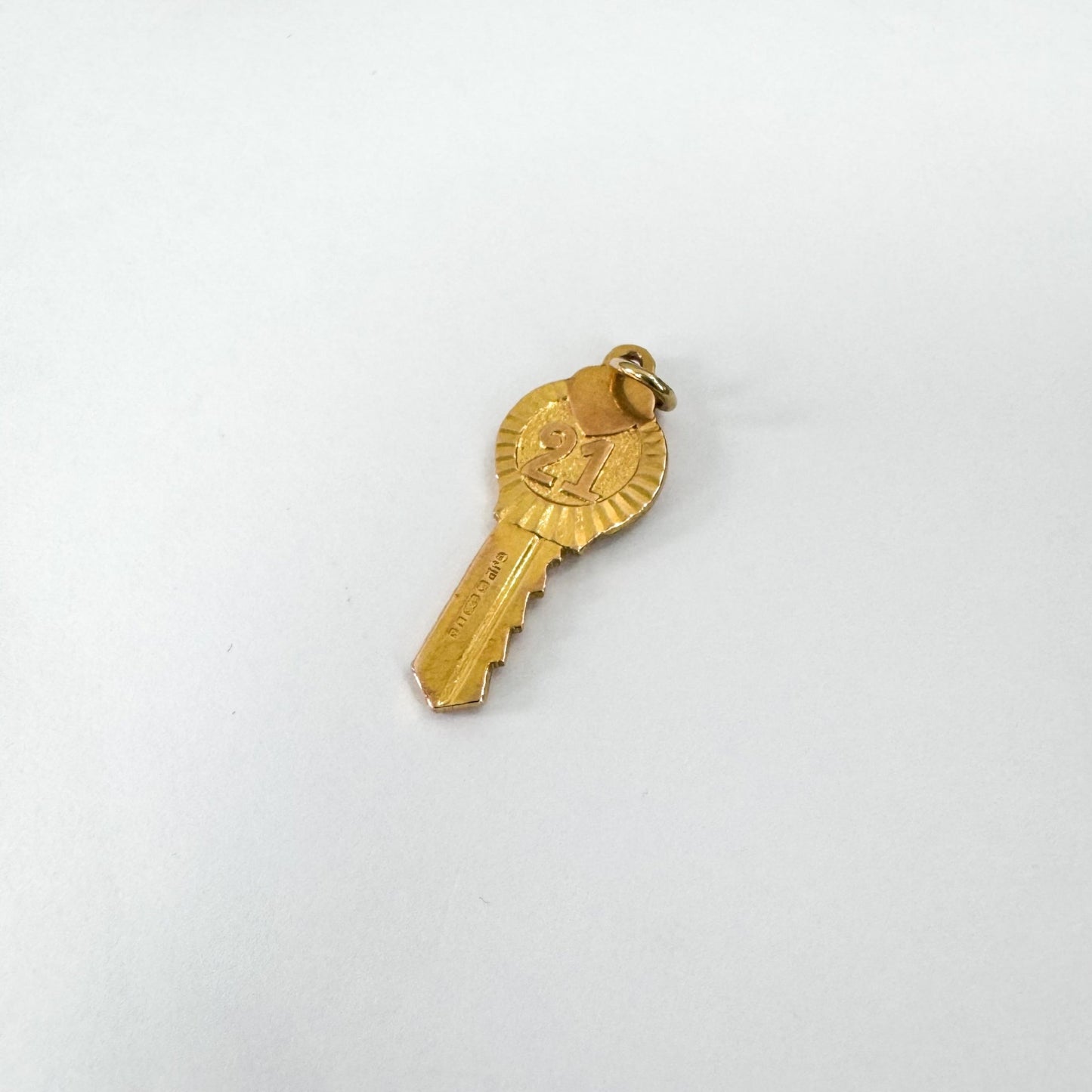 9ct yellow gold pre - owned KEY pendant 05002003 - FJewellery