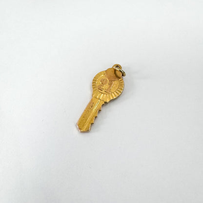 9ct yellow gold pre - owned KEY pendant 05002003 - FJewellery
