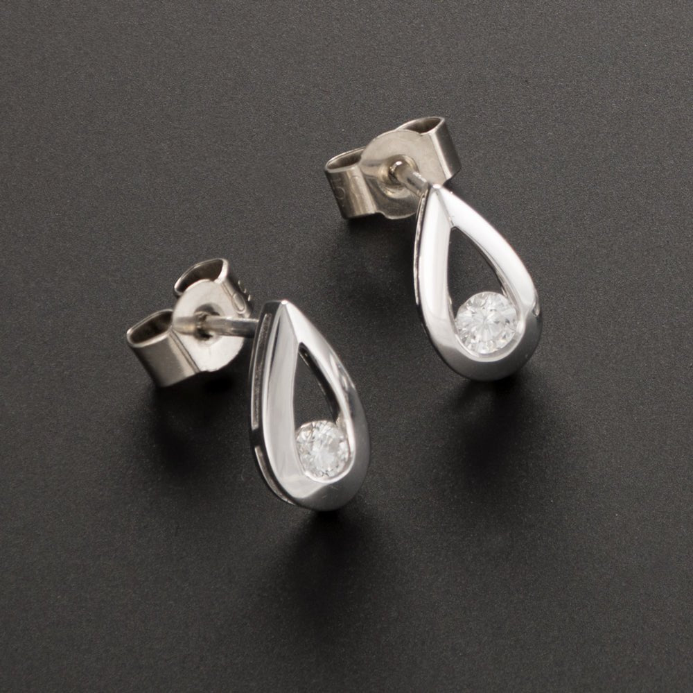Pre-owned 18ct Gold diamond Stud Earrings - FJewellery